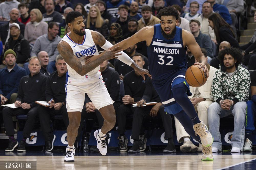 天津跳水大爷改“滑冰”了,网友:就服天津大爷.