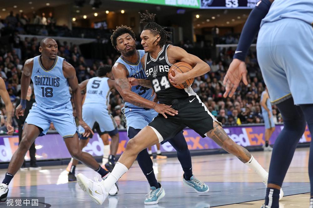 贝克汉姆社媒晒与网坛巨星小威合影:美职联回归了!.