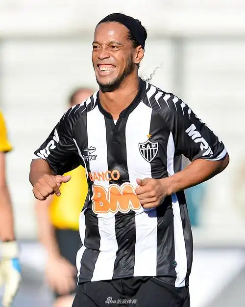 贝克汉姆社媒晒与网坛巨星小威合影：美职联回归了！.